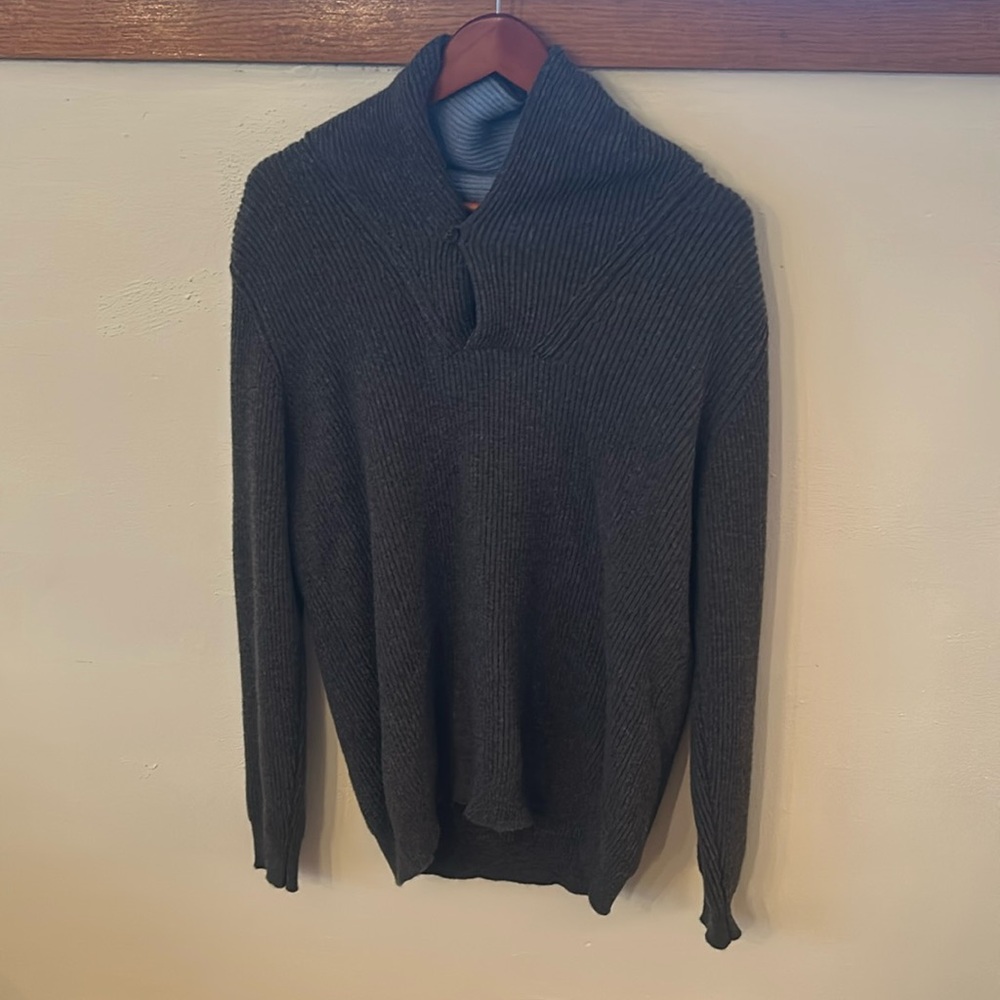 Scotch & Charter 100% Cashmere
Men’s Sweater
Size L
Never Worn